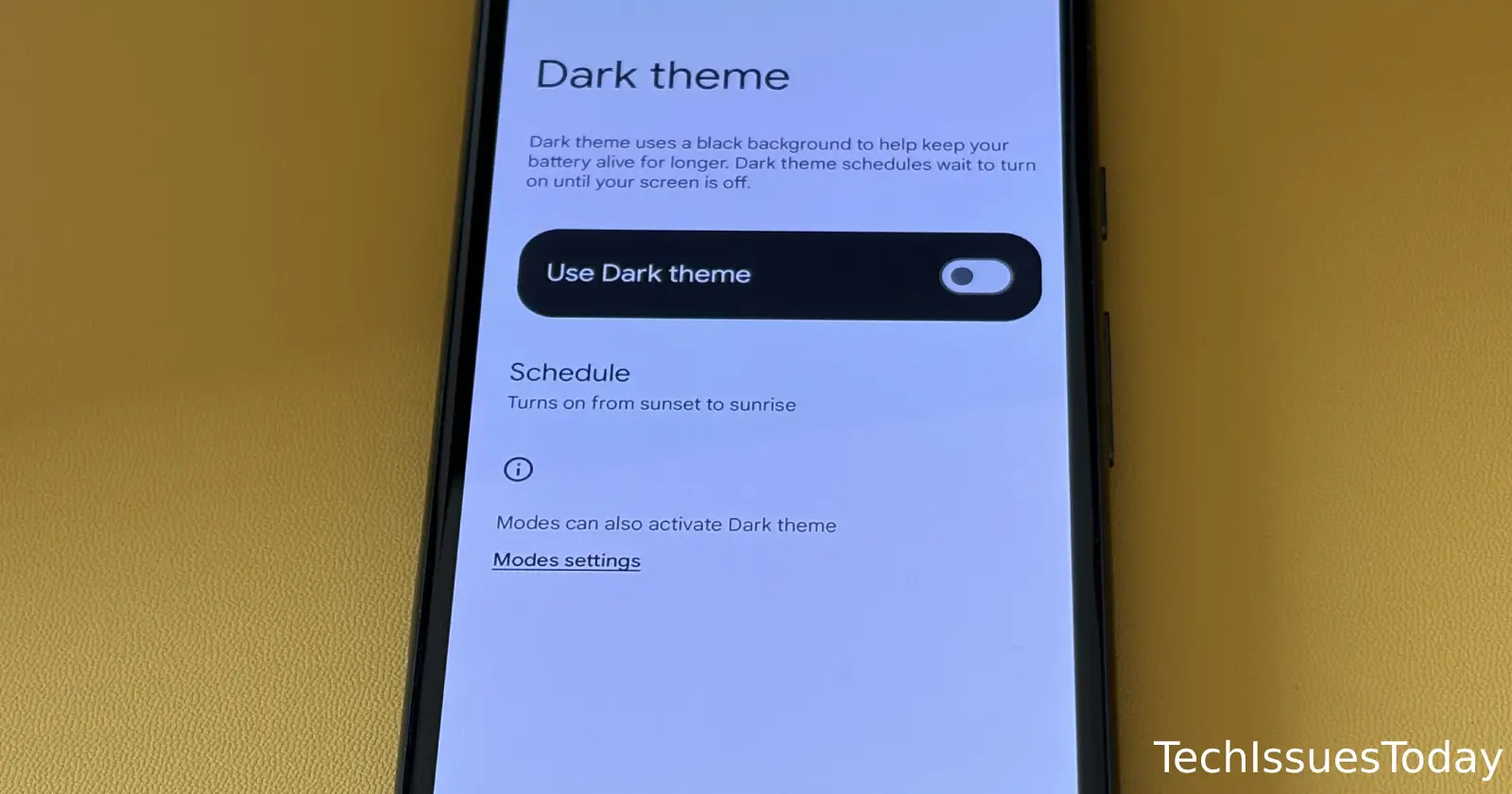 Google Pixel March update broke dark mode scheduling based on sunset to sunrise