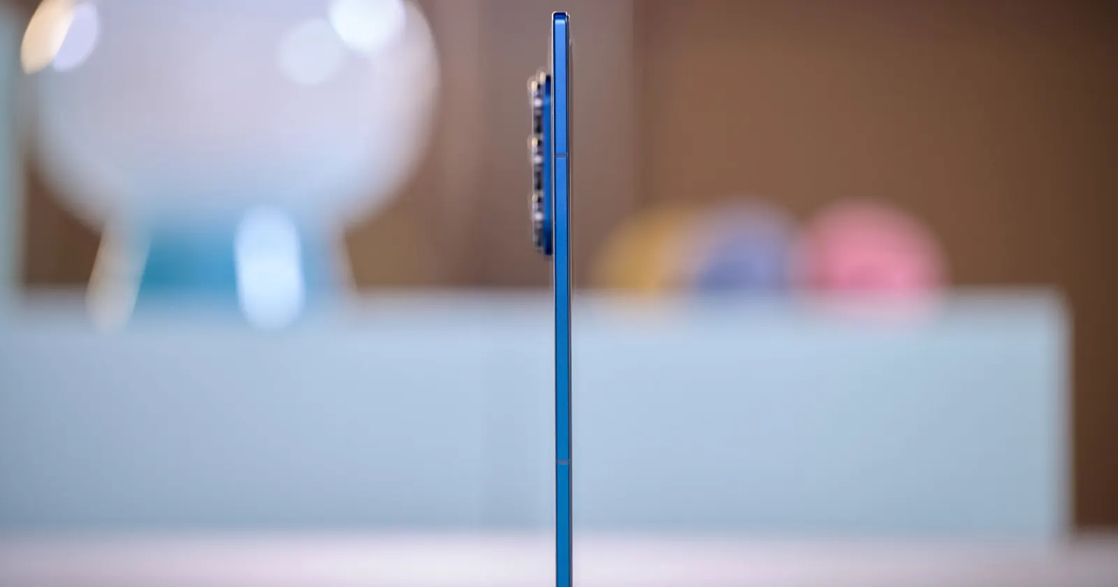 Z Fold 7 hinge in spotlight as shoppers say display units not opening completely flat