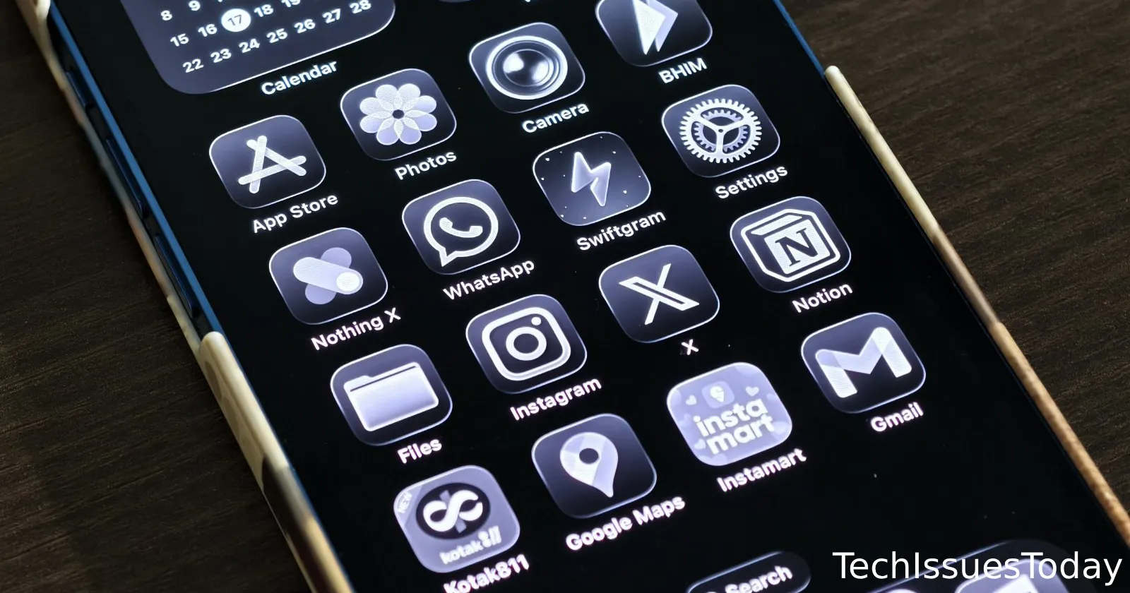 iOS 26.3 bug turns home and lockscreen black for many users